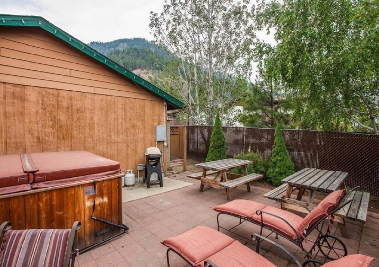 Luxe Leavenworth Cottage Exterior photo